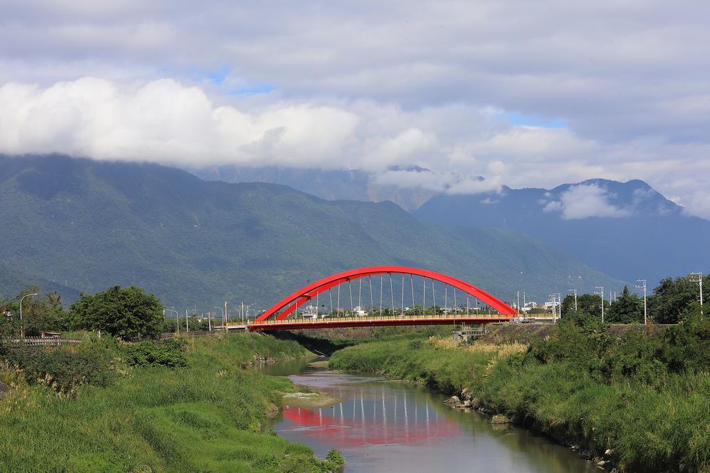 Bridge Bed And Breakfast Hualien City Ngoại thất bức ảnh